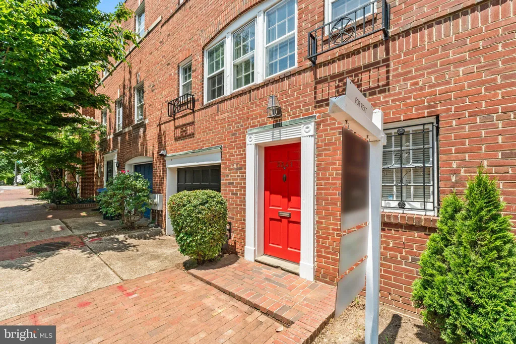 3341 Dent Place NW, Washington, DC 20007 photo 3