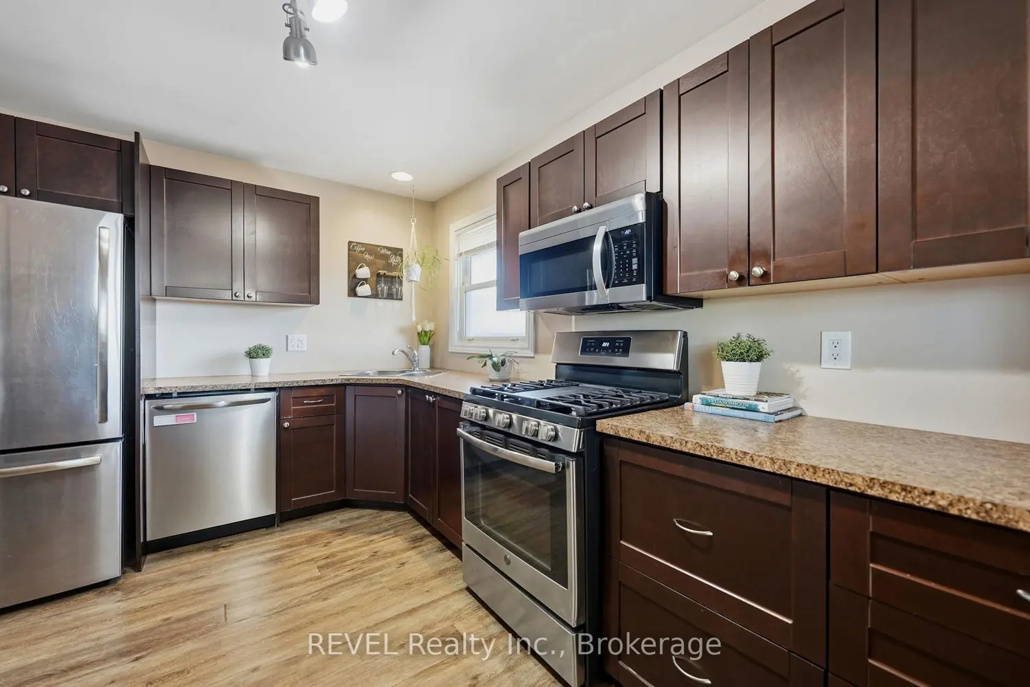 256 Clarke Street photo 5