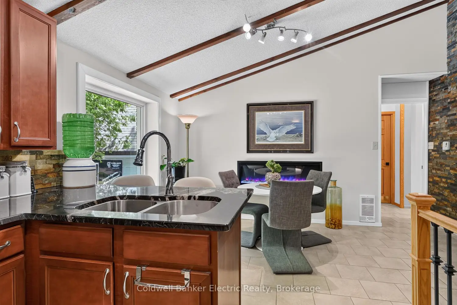 2265 Cameron Line photo 4