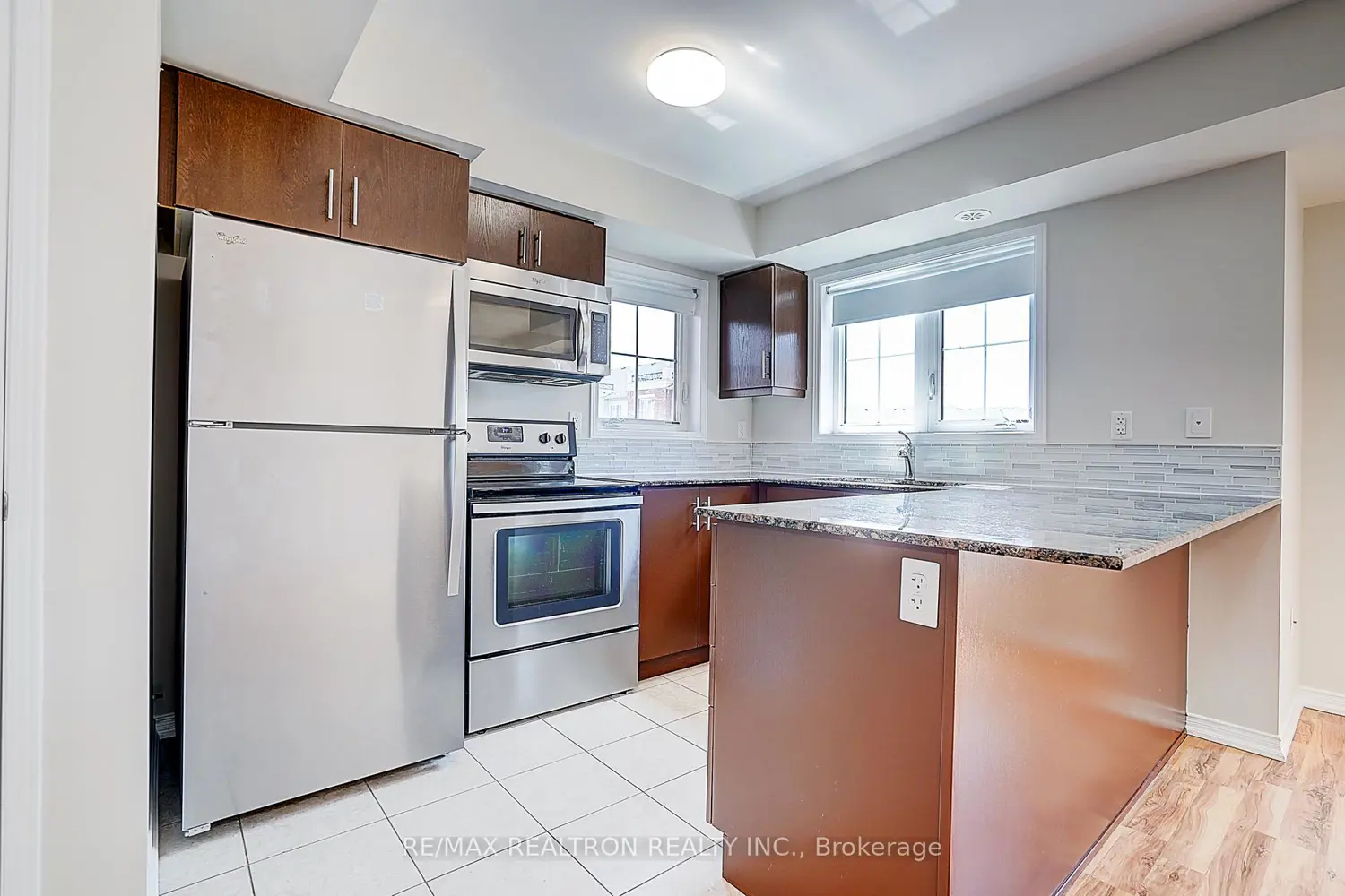 2492 Post Road 16 photo 4