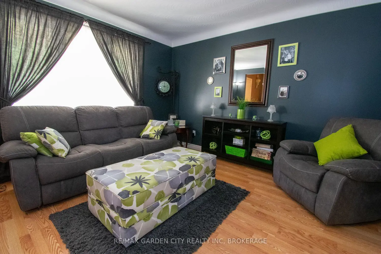 203 Leaside Drive photo 4
