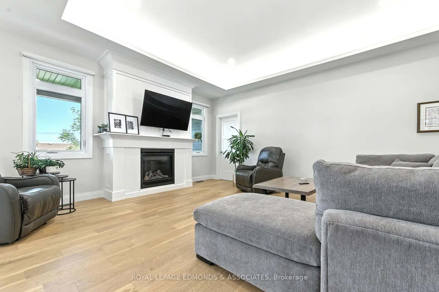 517 Sydenham Street photo 5
