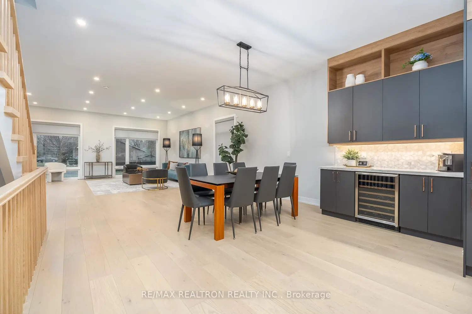 70 Collins Crescent photo 3