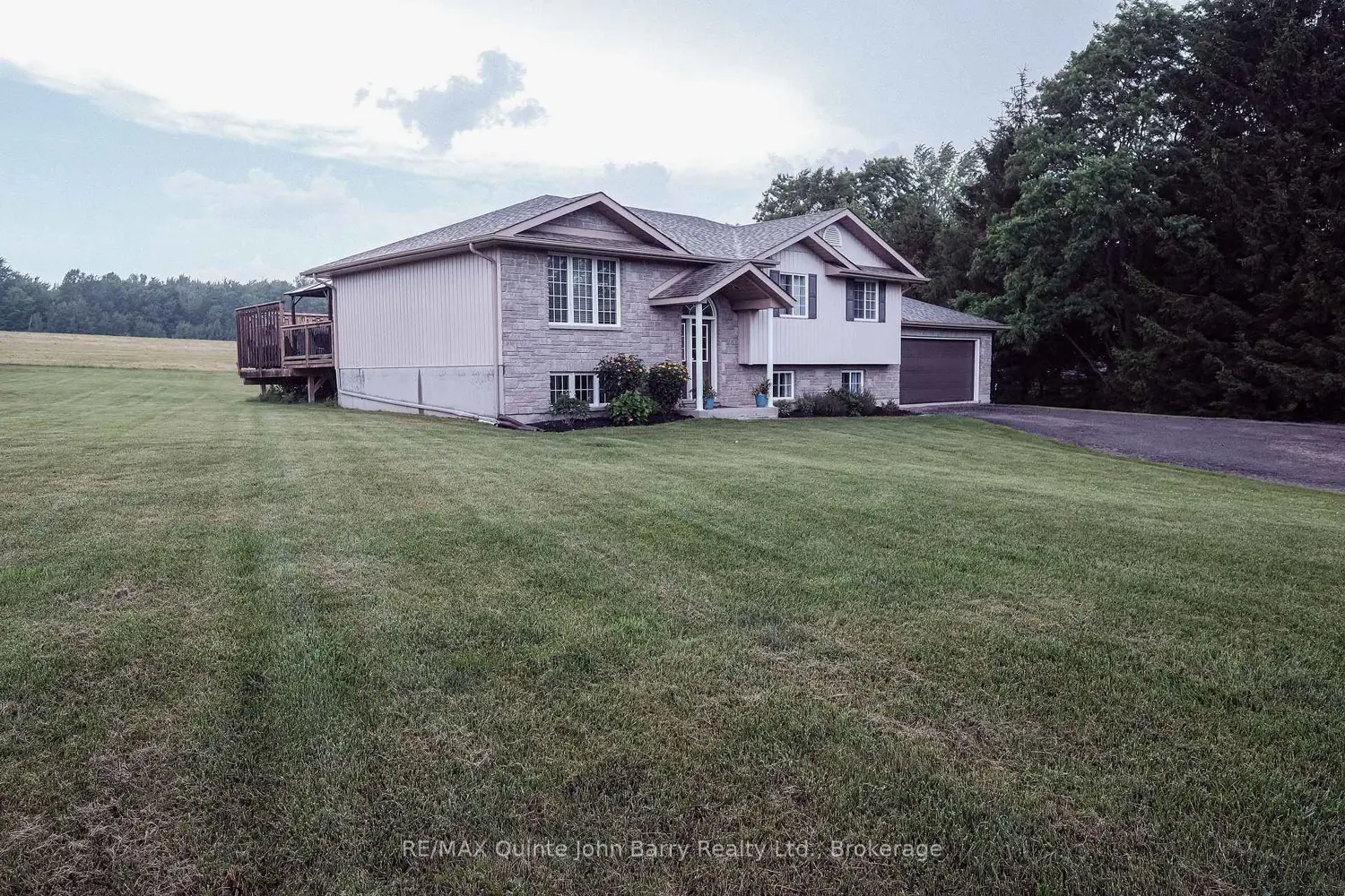 16566 Highway 2 photo 3