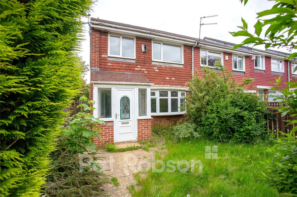 3 bed end terrace house for saleShannon Court, Kingston Park, Newcastle Upon Tyne NE3