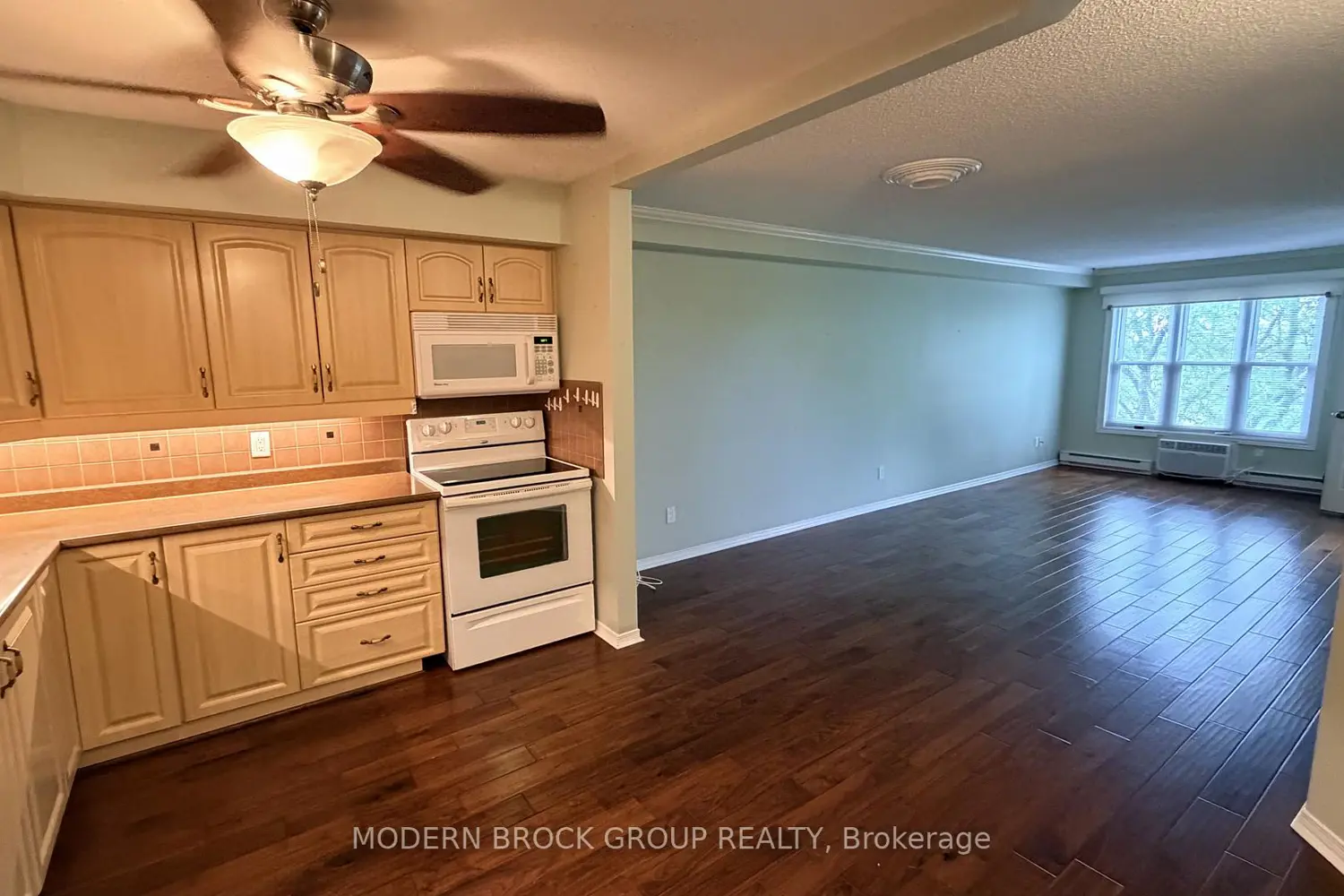 21 Liston Avenue 405 photo 2