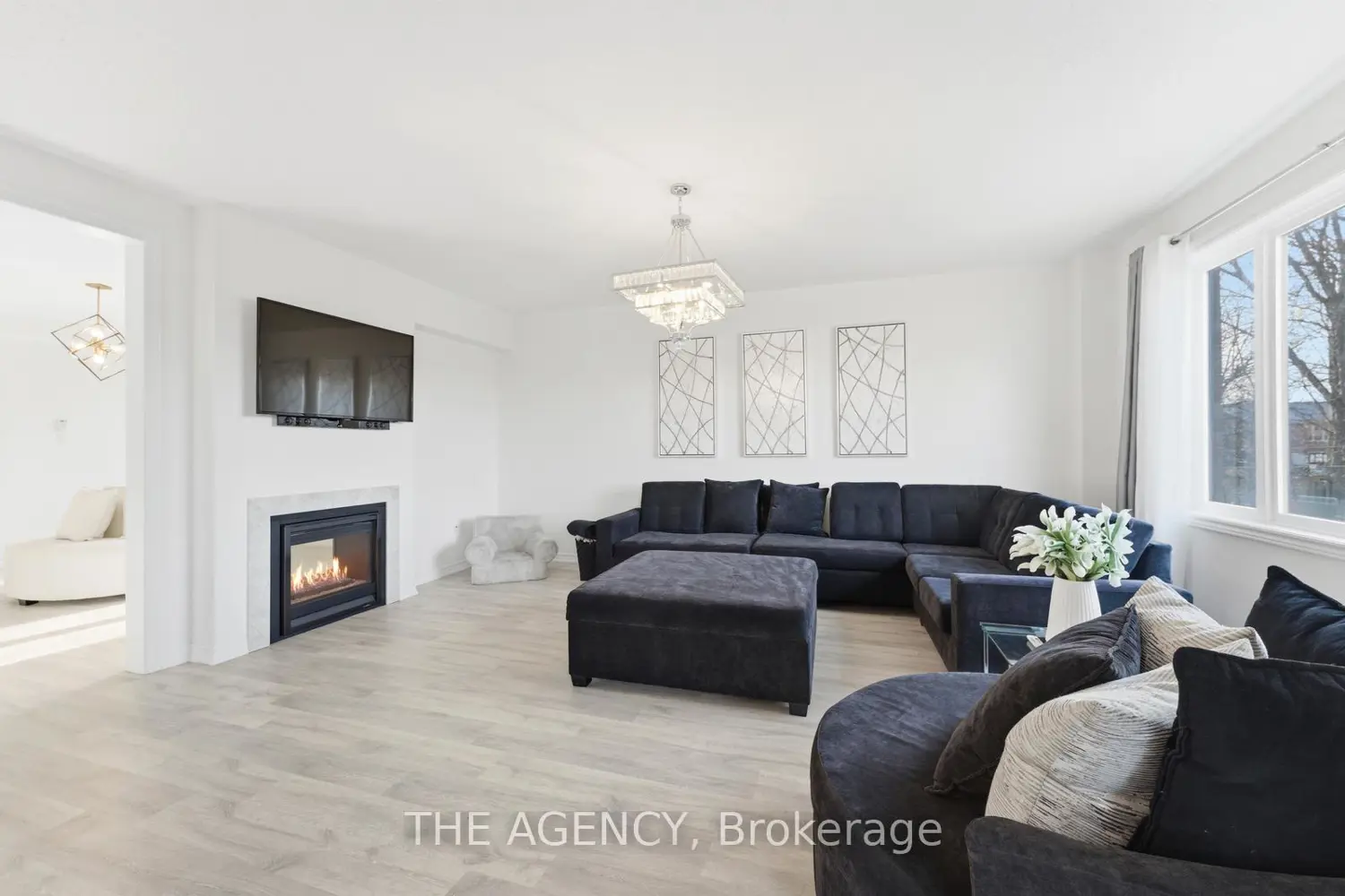 10 Maple Avenue photo 3