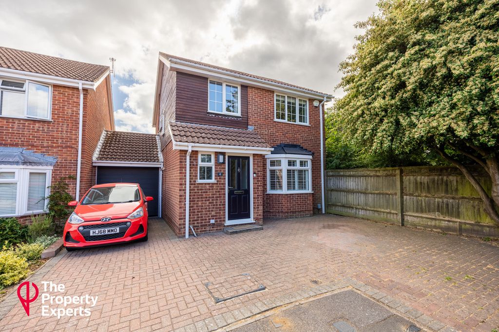 3 bed link detached house for saleCoriander Way, Reading RG6