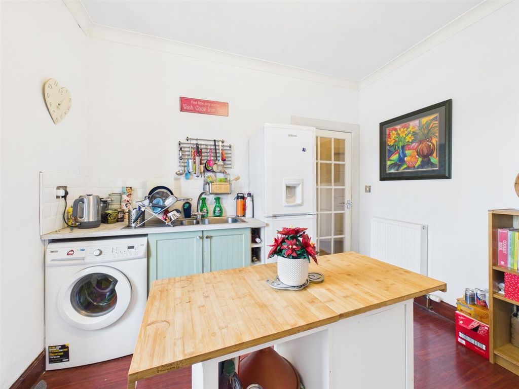 2 bed flat for sale93 Glover Street, Perth PH2 photo 5
