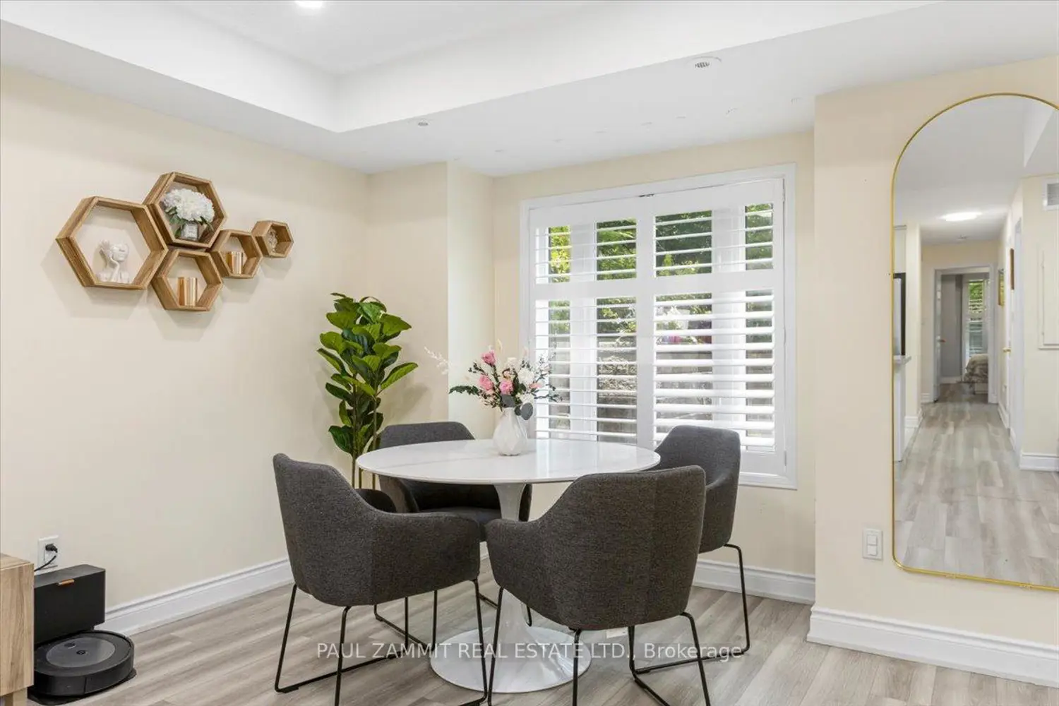 310 John Street 169 photo 3