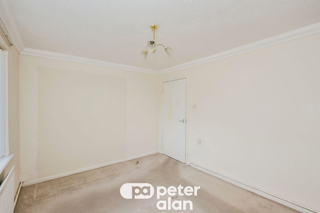 2 bed flat for saleGnoll View, Neath SA11 photo 3
