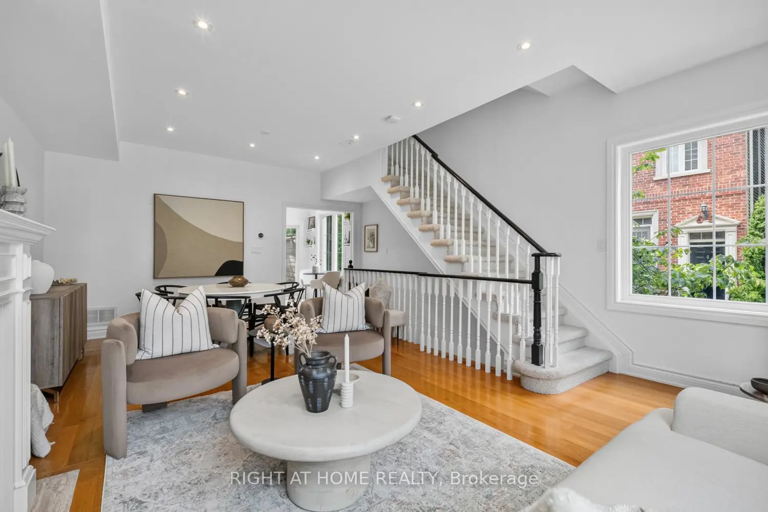 722F Kingston Road photo 4