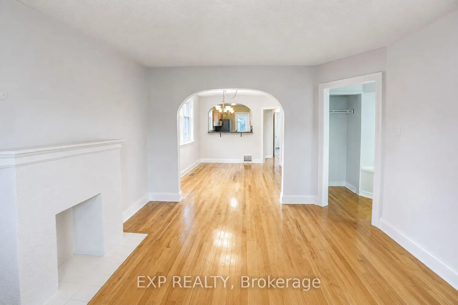 448-450 Holland Avenue photo 3