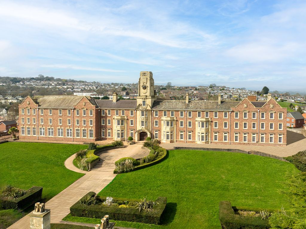 2 bed flat for saleCollege Road, Caerleon, Caerleon NP18 photo 2