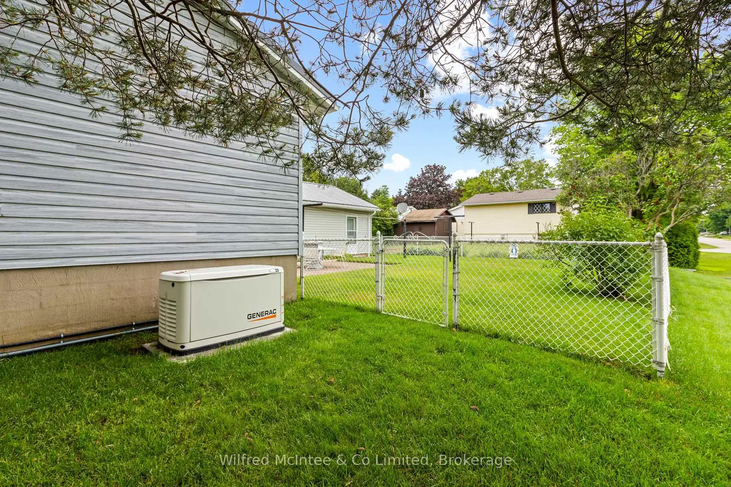455 Bruce Street photo 5
