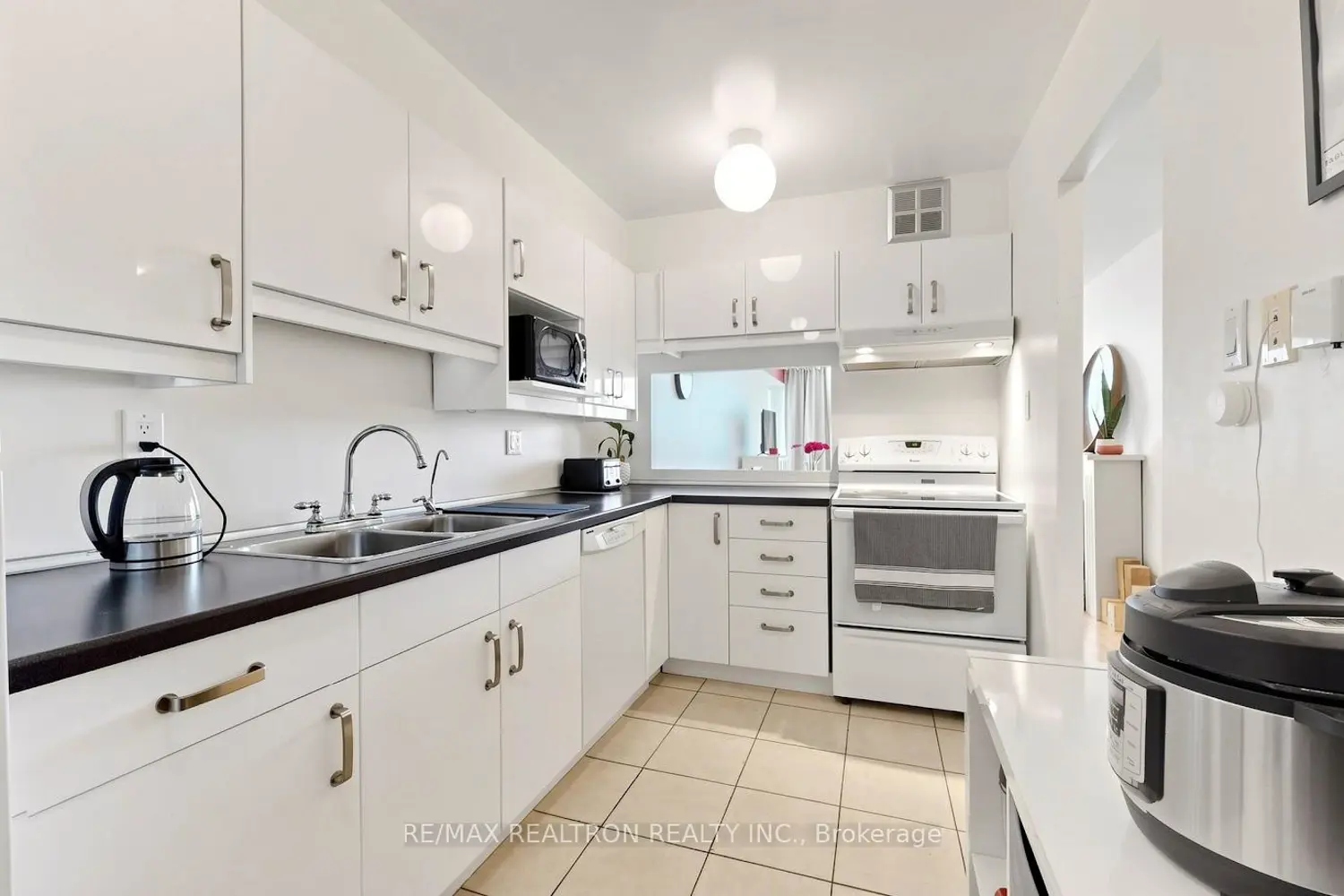 2365 Kennedy Road 505 photo 2