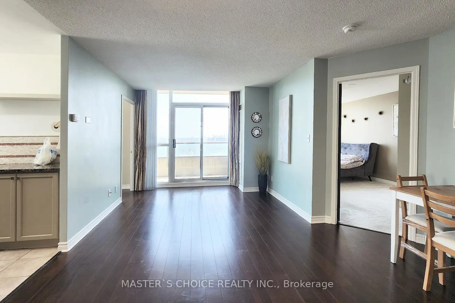 18 Spring Garden Avenue 2805 photo 2