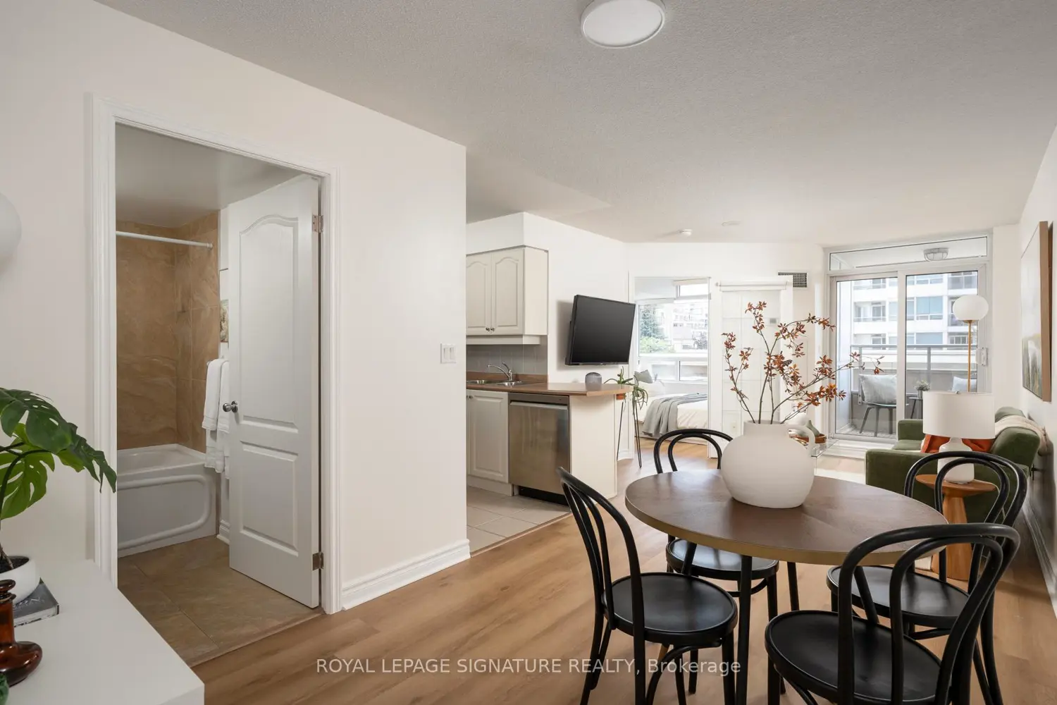 2 Rean Drive 306