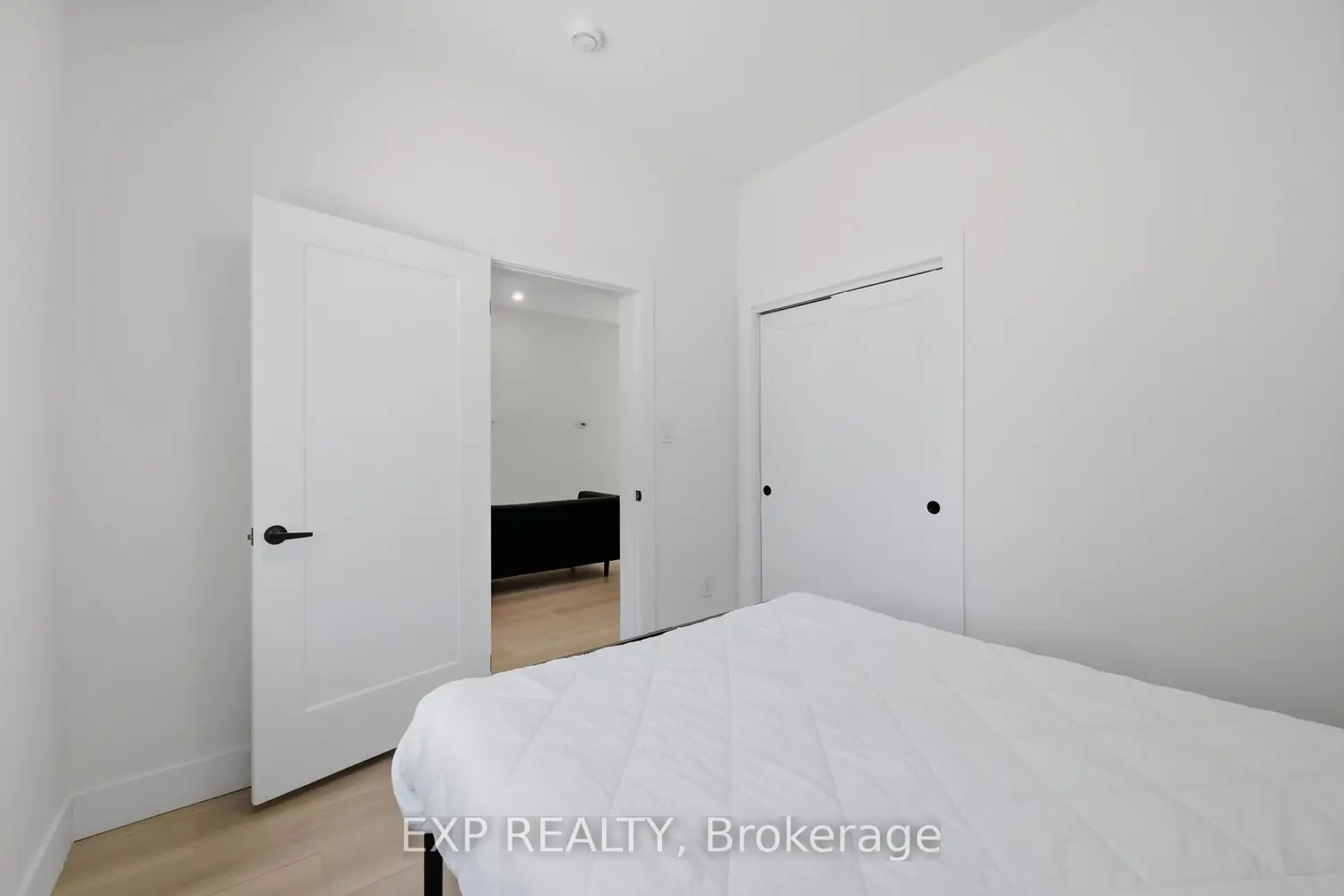 571 Elizabeth Street photo 5