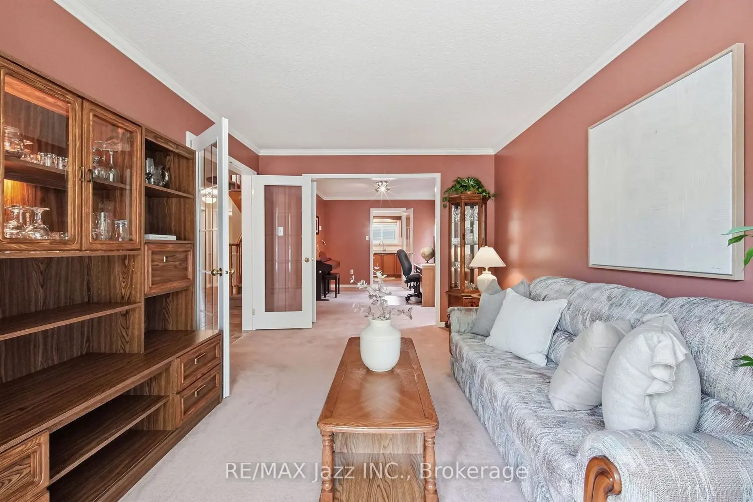 6 Aldcroft Crescent