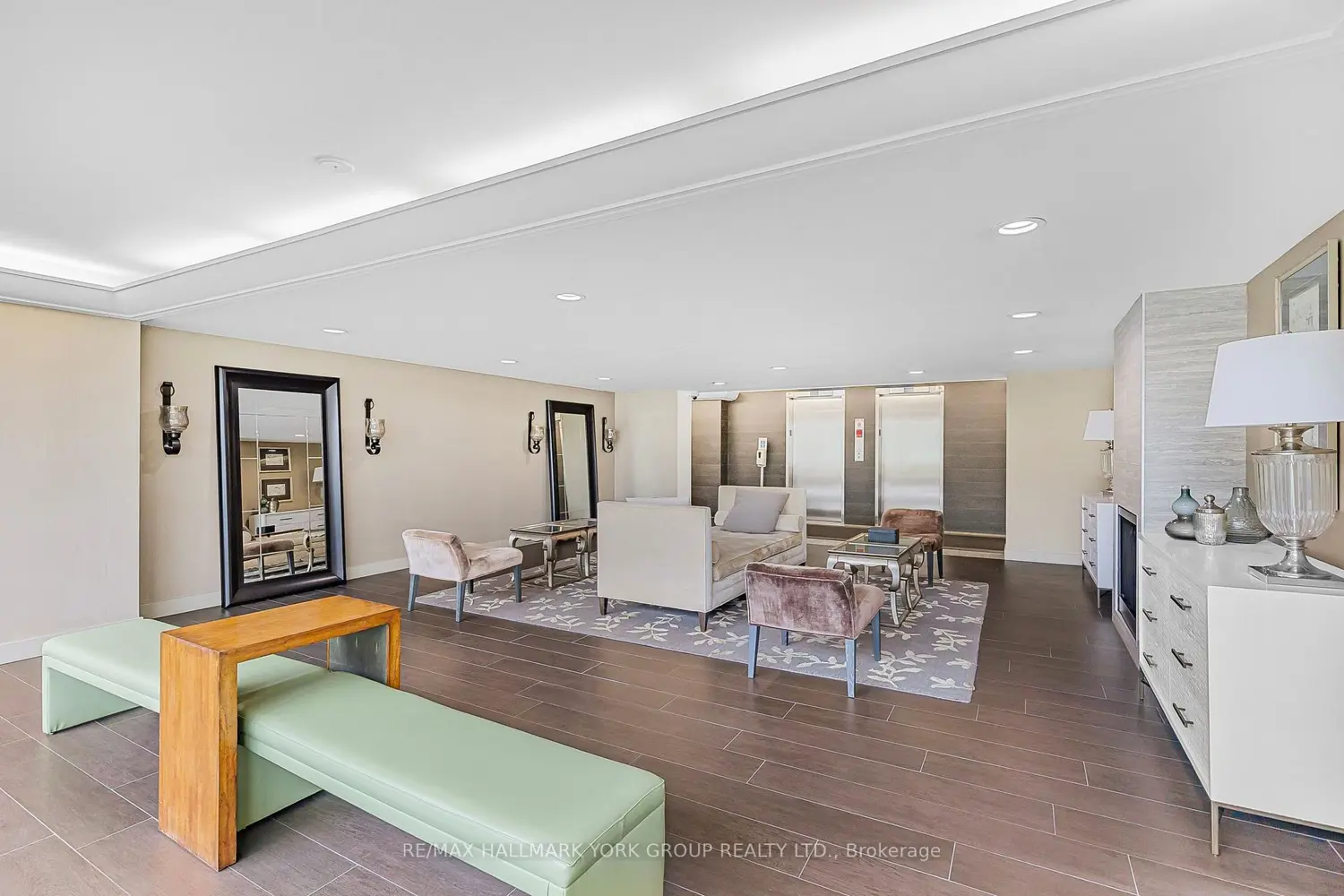 7811 Yonge Street 1007 photo 5
