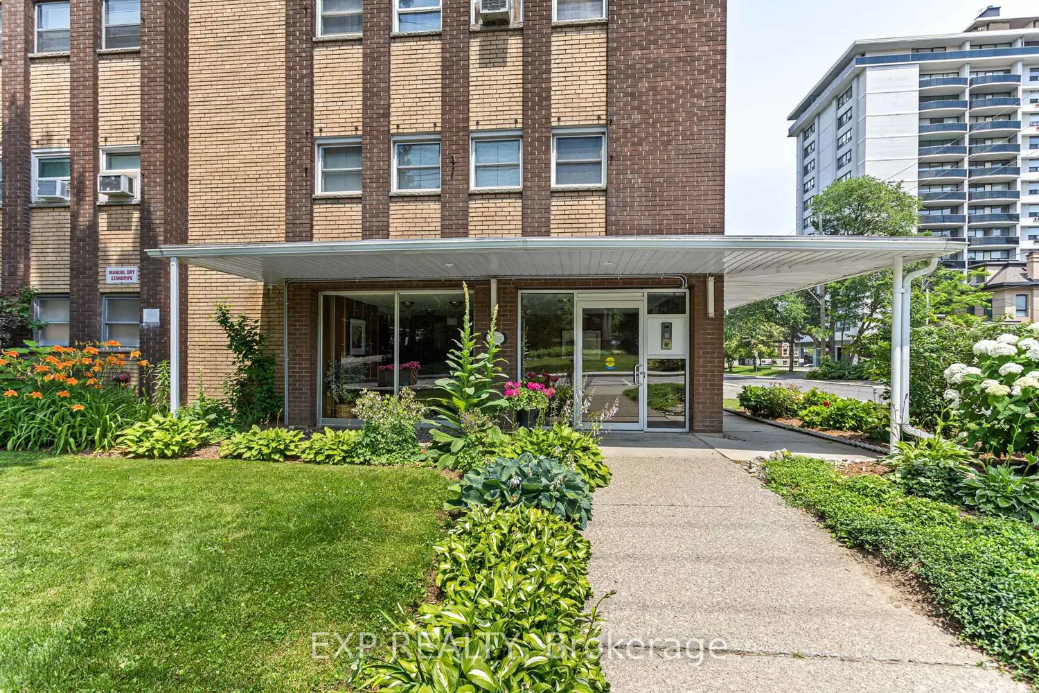 38 Charlton Avenue 302