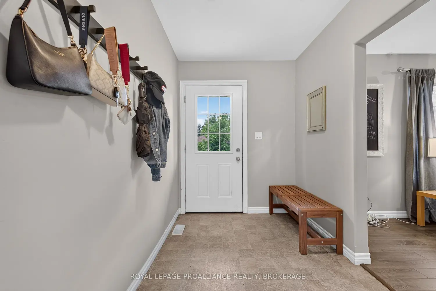 251 Yonge Street photo 3