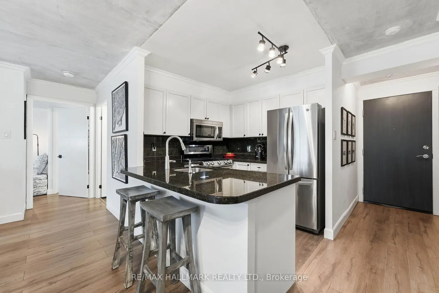 600 Queens Quay 705 photo 2
