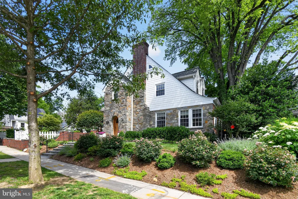 3005 McKinley Street NW, Washington, DC 20015