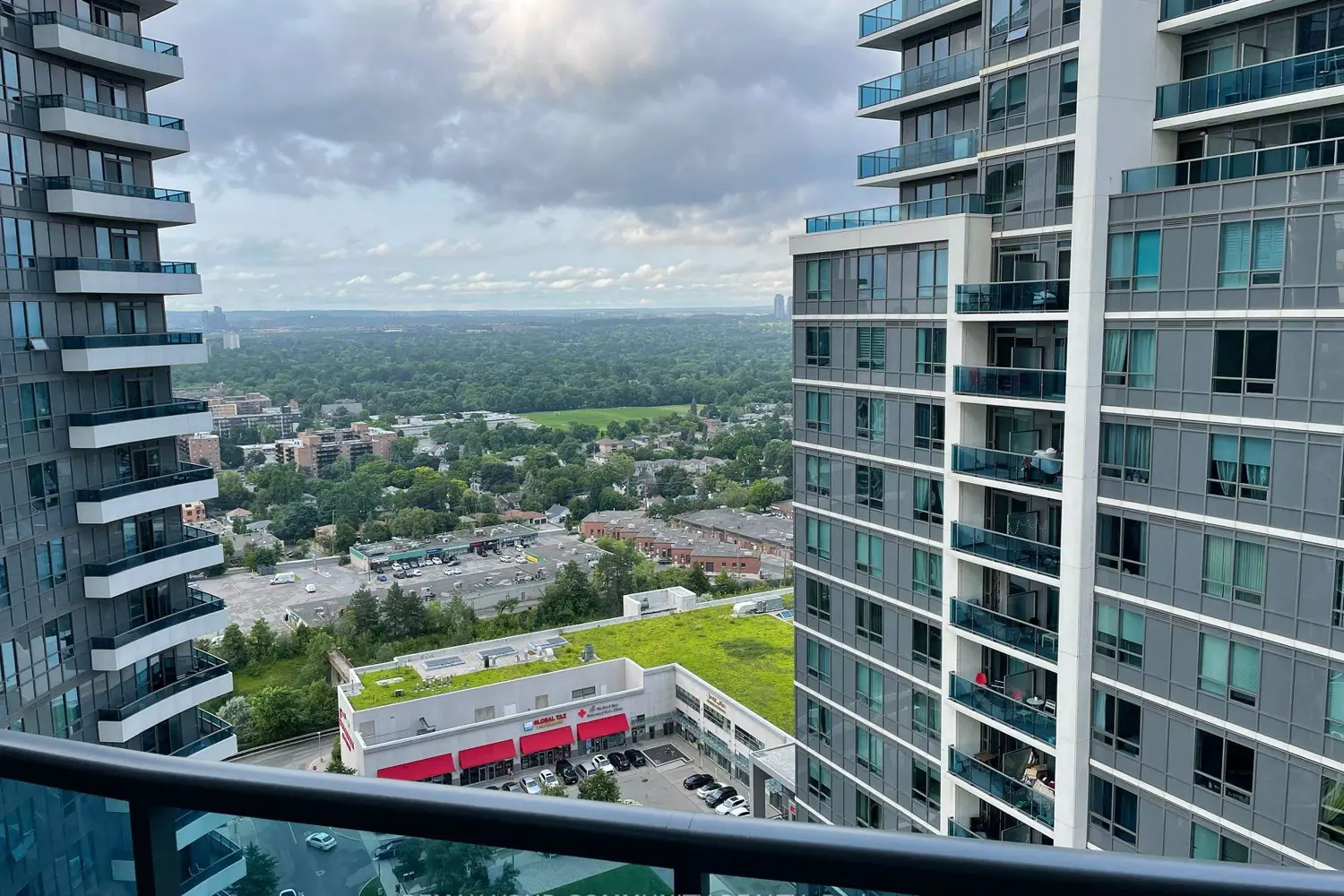 7161 Yonge Street 2231