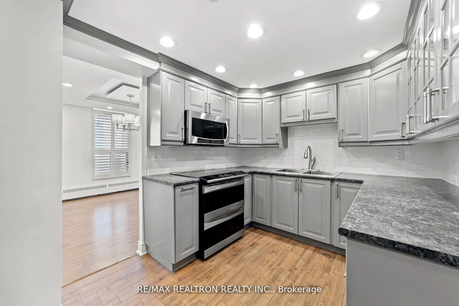 130 Neptune Drive 702 photo 4