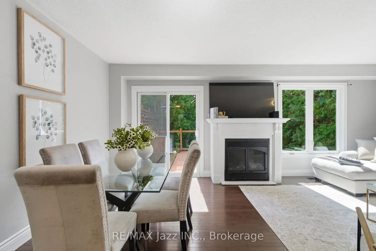 555 Cobblehill Drive photo 3