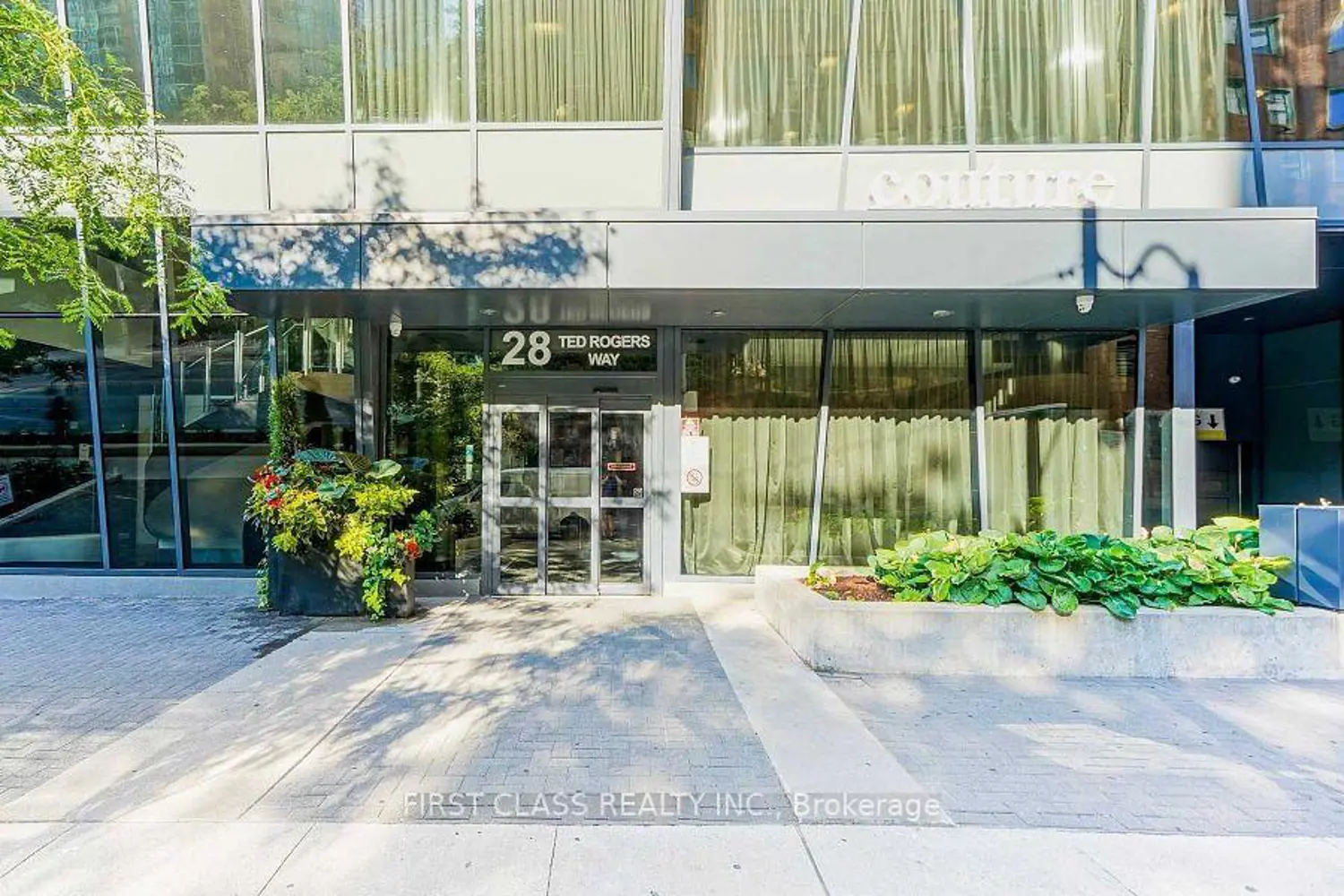 28 Ted Rogers Way 2502 photo 3