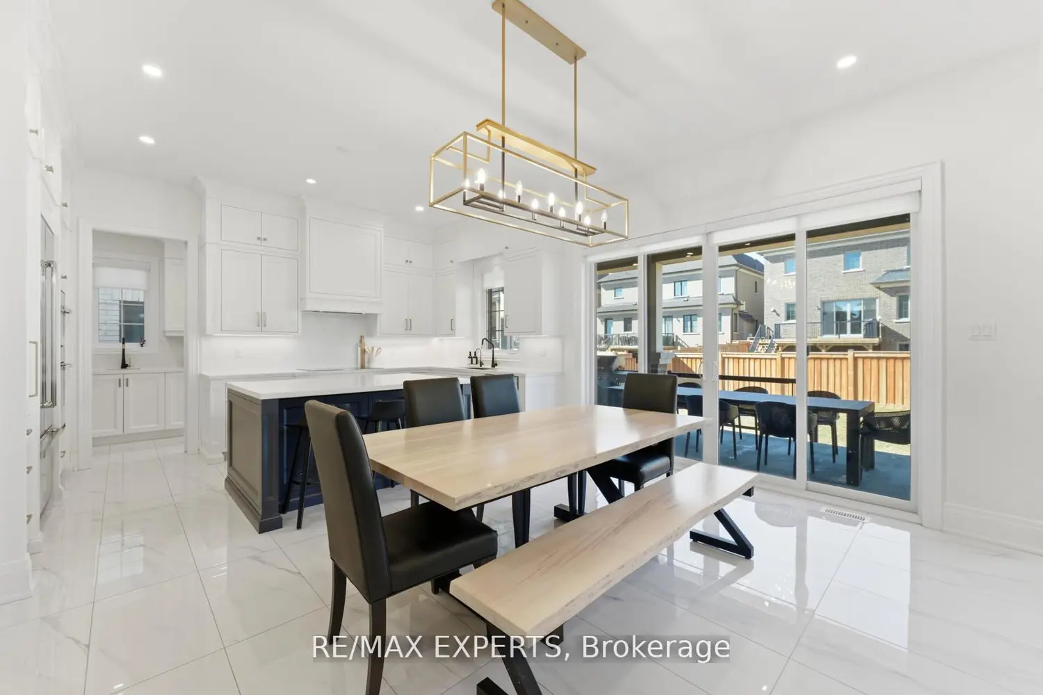 54 Winthrop Crescent photo 3