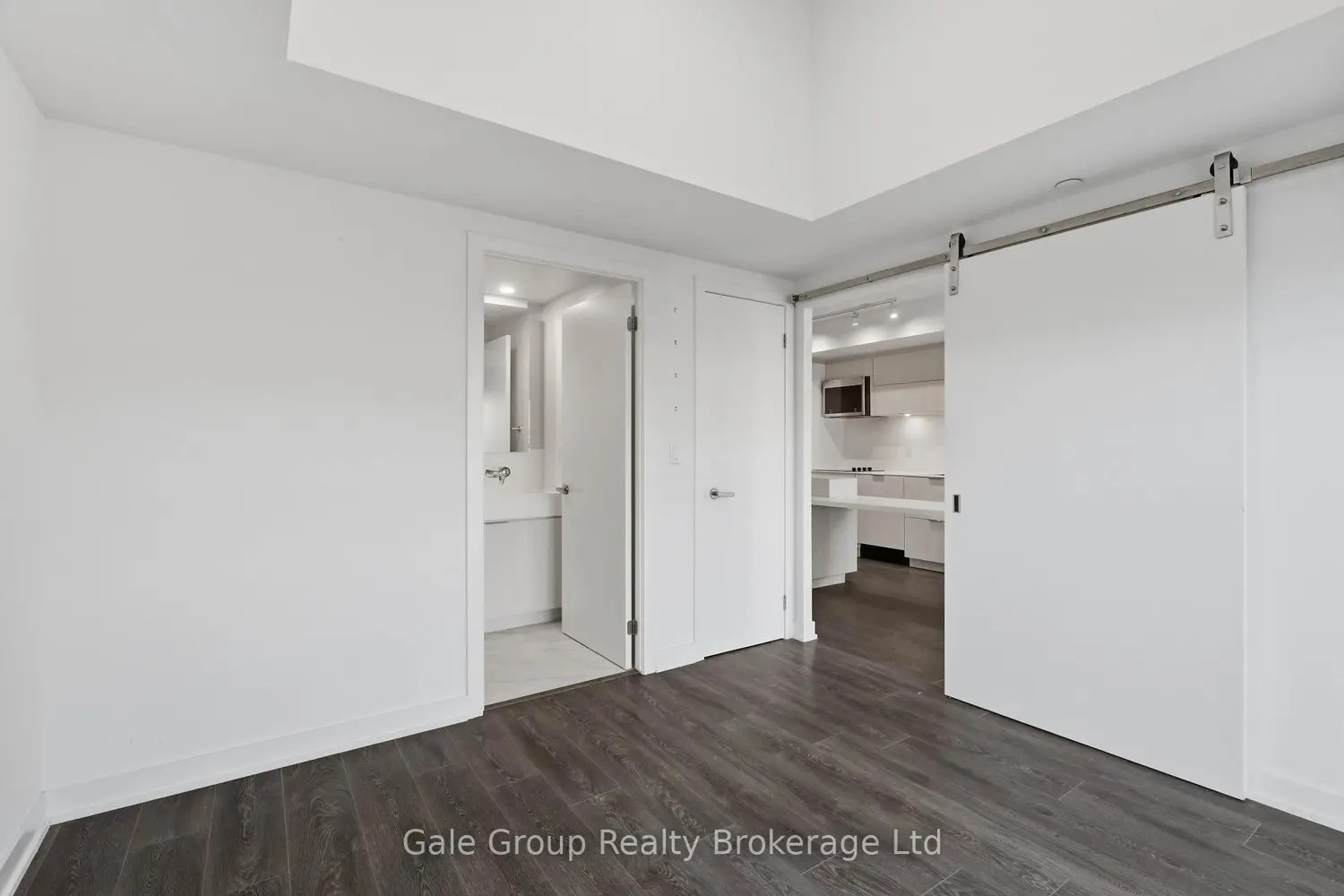 370 Martha Street 303 photo 4