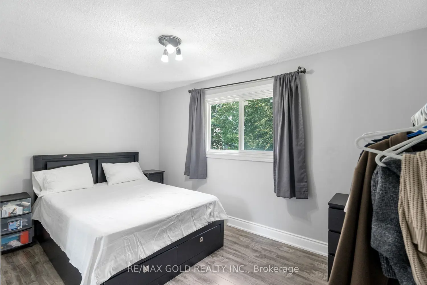 48 Maidstone Crescent photo 5