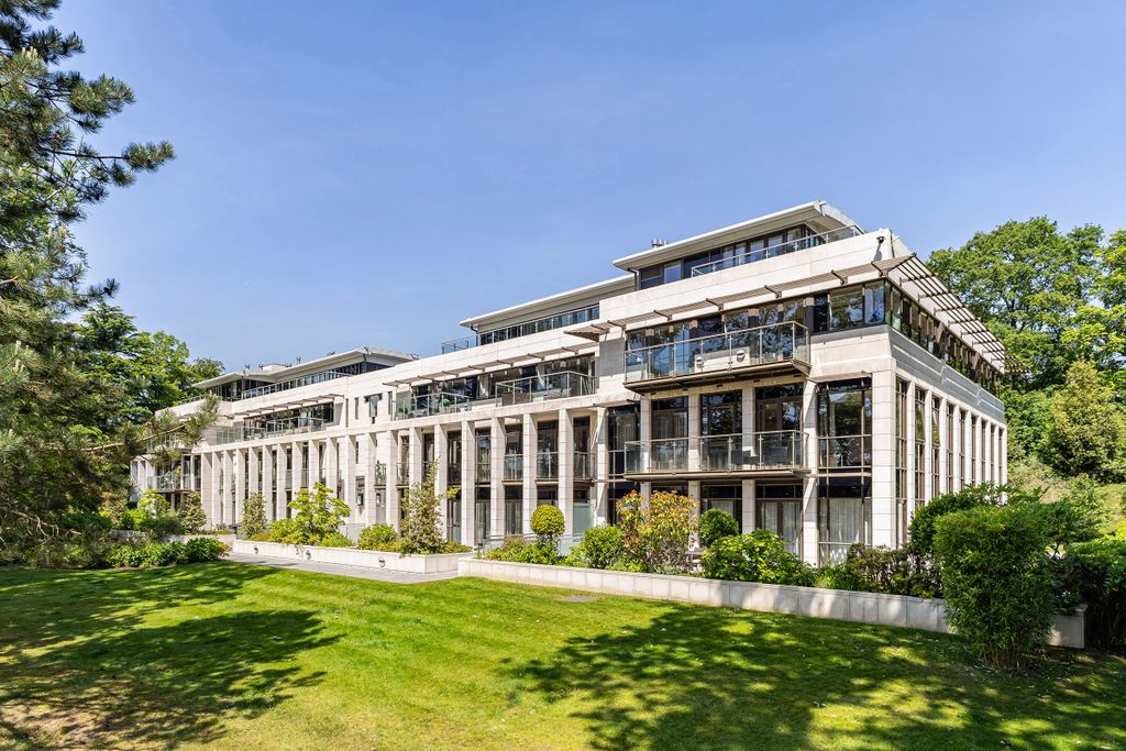 2 bed flat for saleCharters Road, Sunningdale, Berkshire SL5