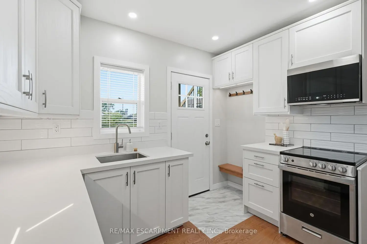410 Beach Boulevard photo 4