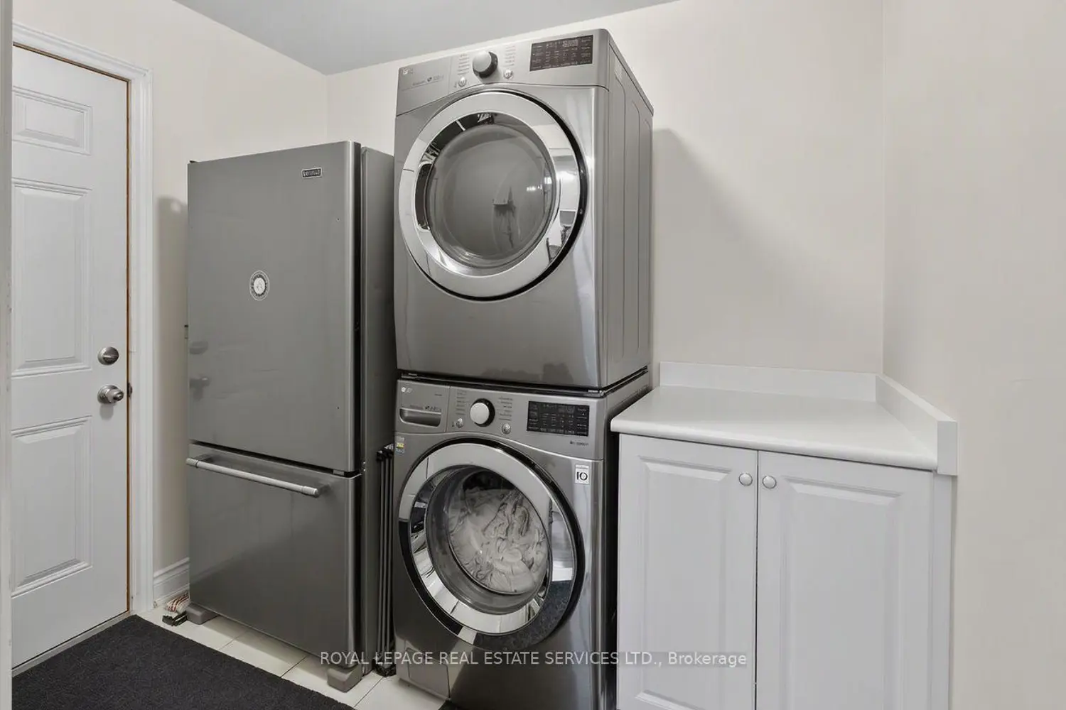 3045 Gladeside Avenue 19 photo 5