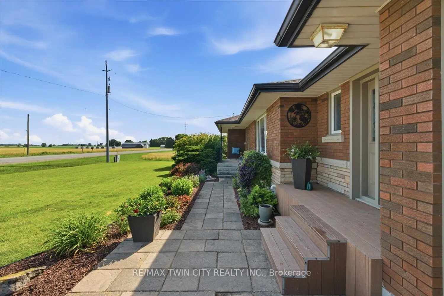 1184 Colborne Street photo 5