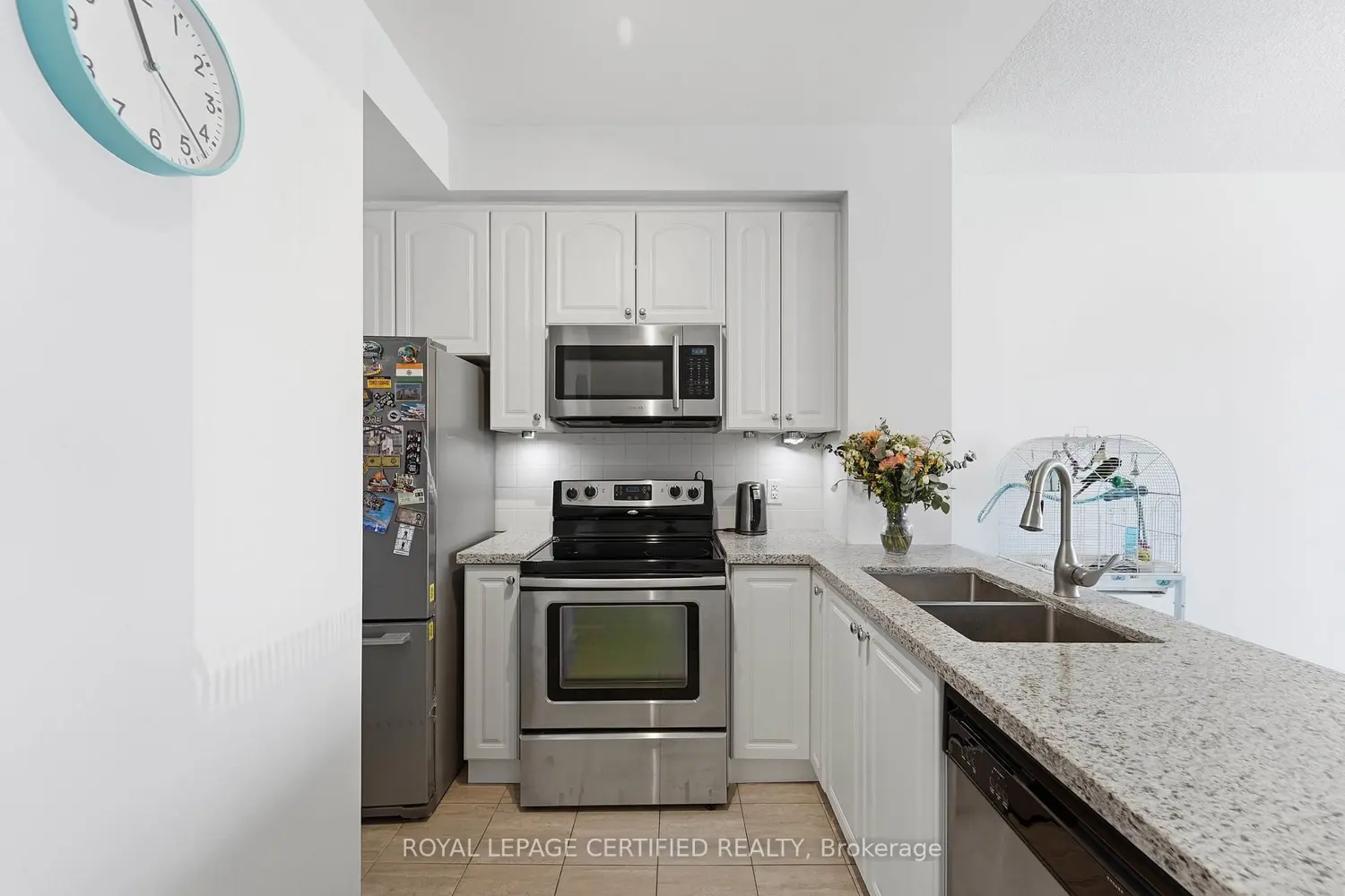 50 Absolute Avenue 609 photo 2