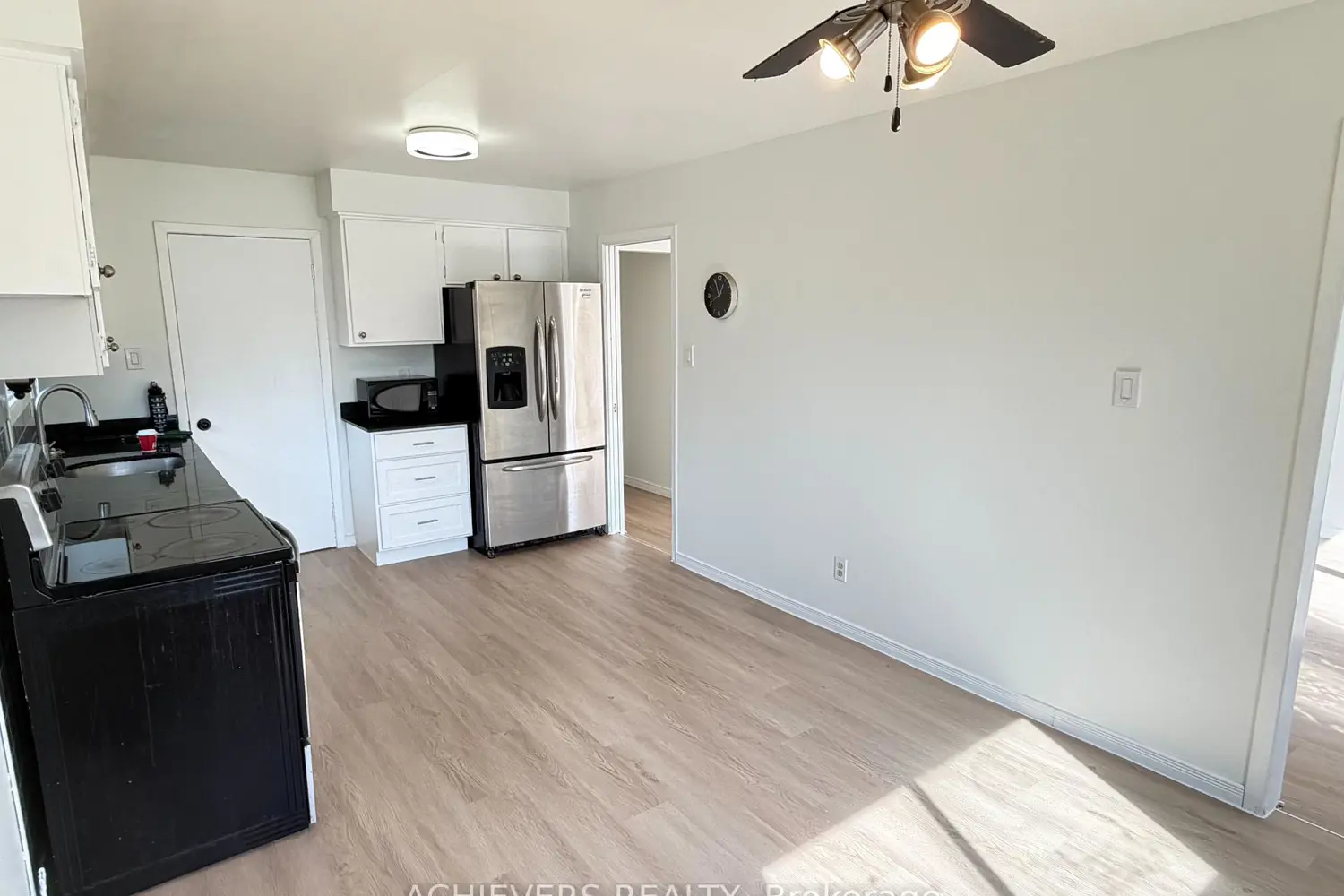 176 Culver Crescent photo 4
