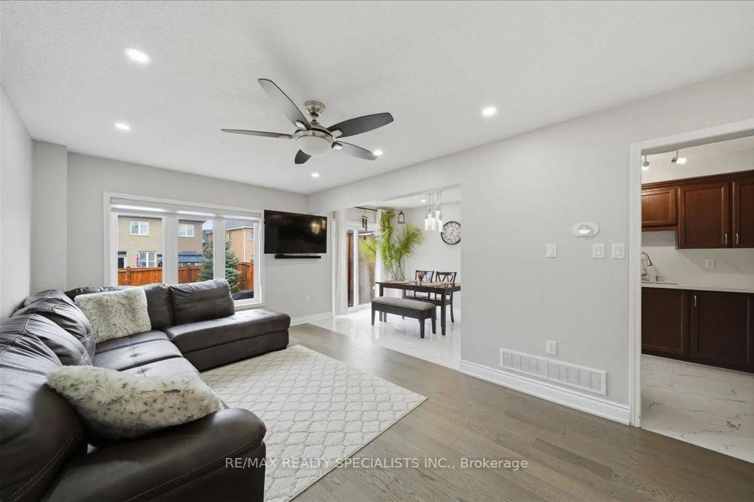 41 Armstrong Crescent photo 4