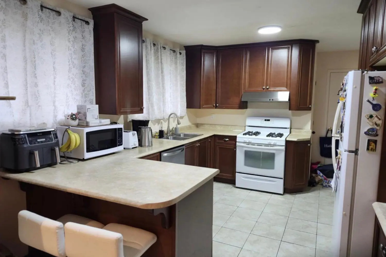 92 Bond Crescent photo 2
