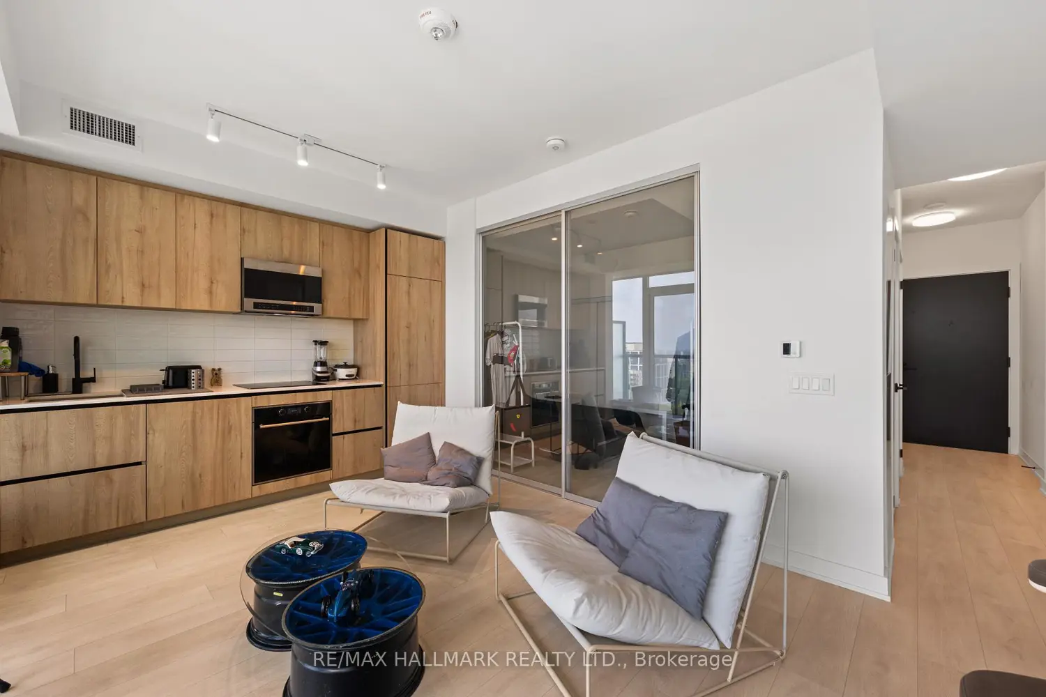 127 Broadway Avenue 1611 photo 3
