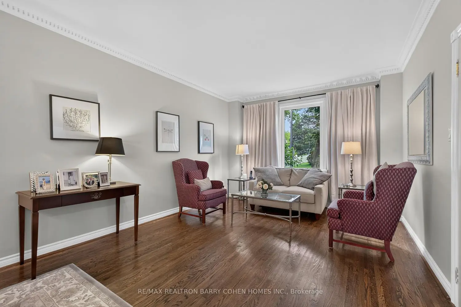 110 Upper Canada Drive photo 2