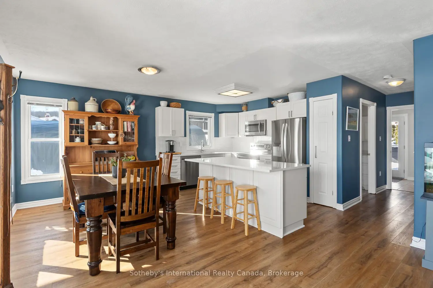 604 Champlain Road photo 5