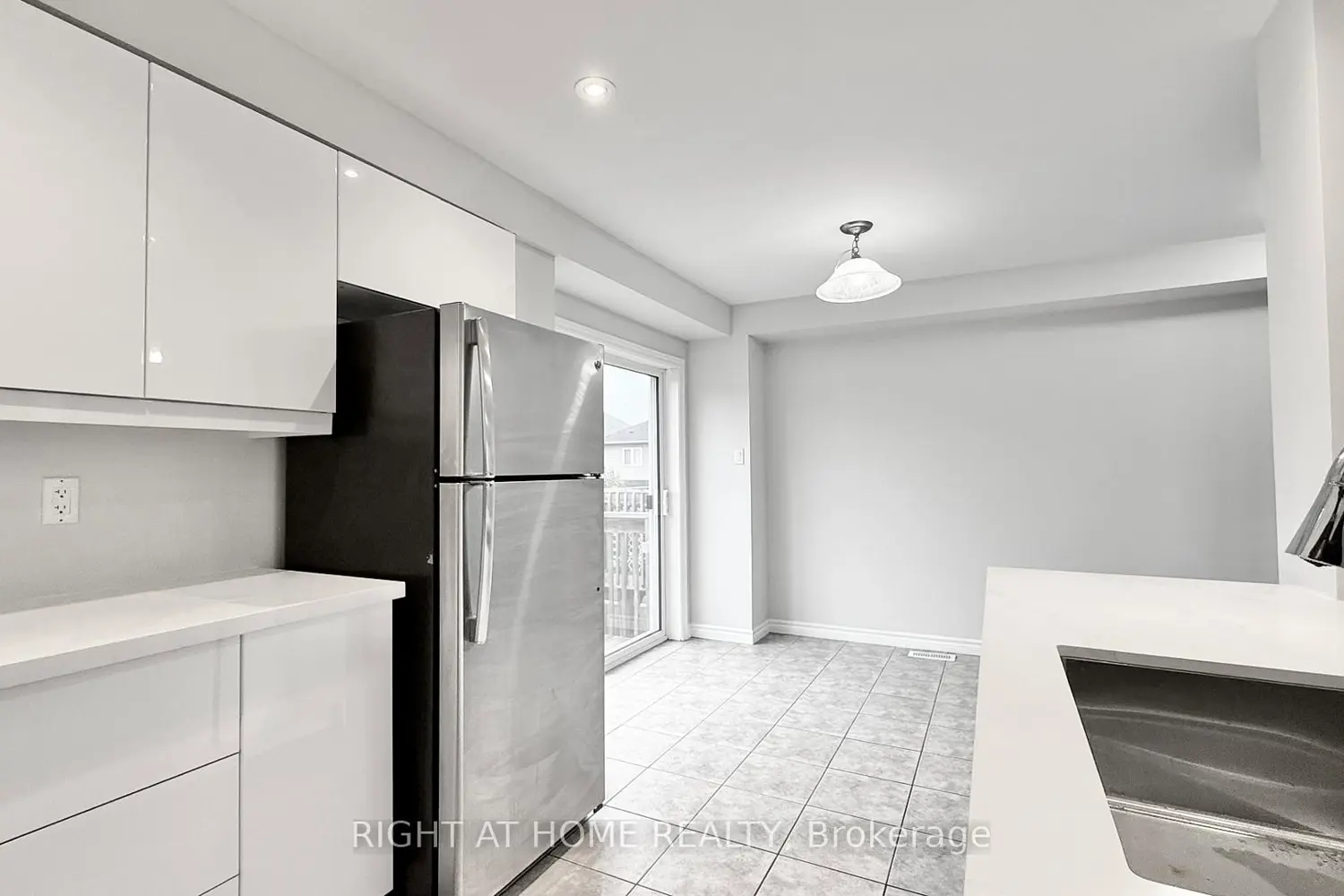87 Mayland Trail photo 5