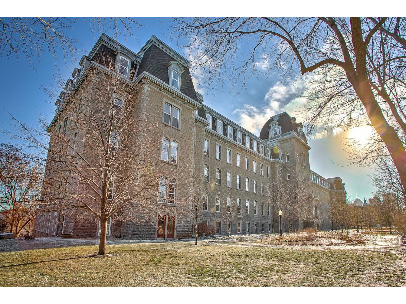 260 Rue Sherbrooke E.
