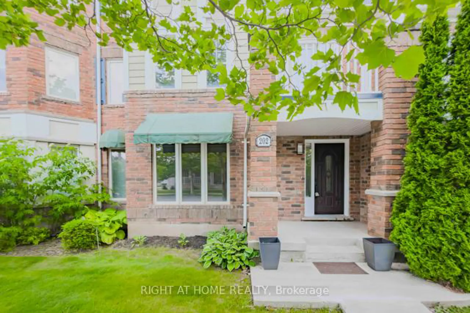 202 Magurn Gate photo 2